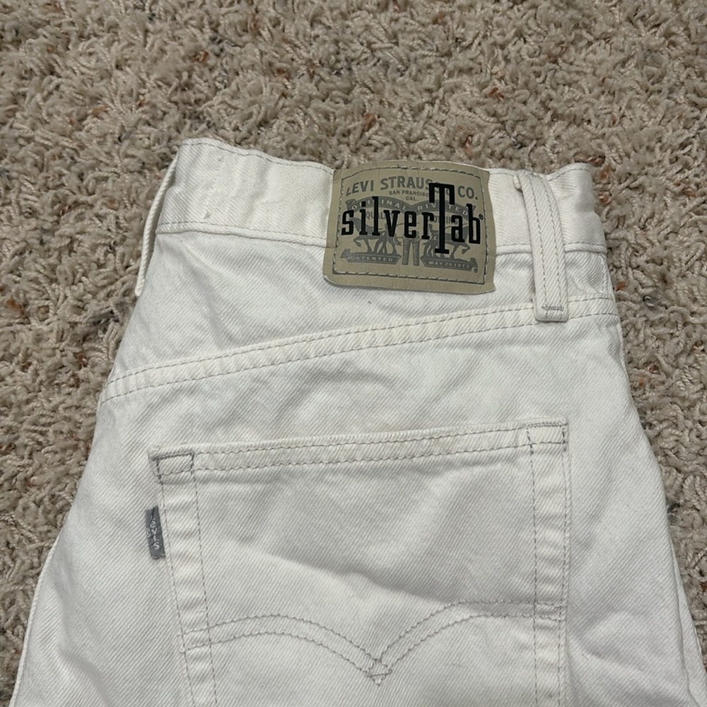 Silvertab Levi’s mom jean shorts Size 30 White